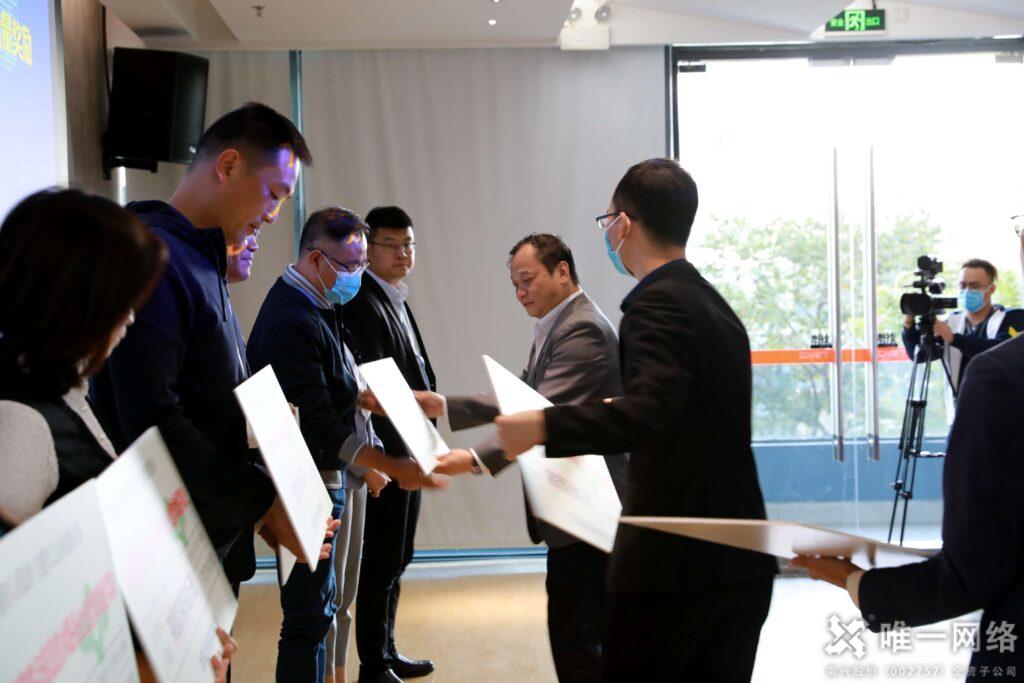 东莞市政府与工信局近3000万重奖软信企业 壹号娱乐获奖励